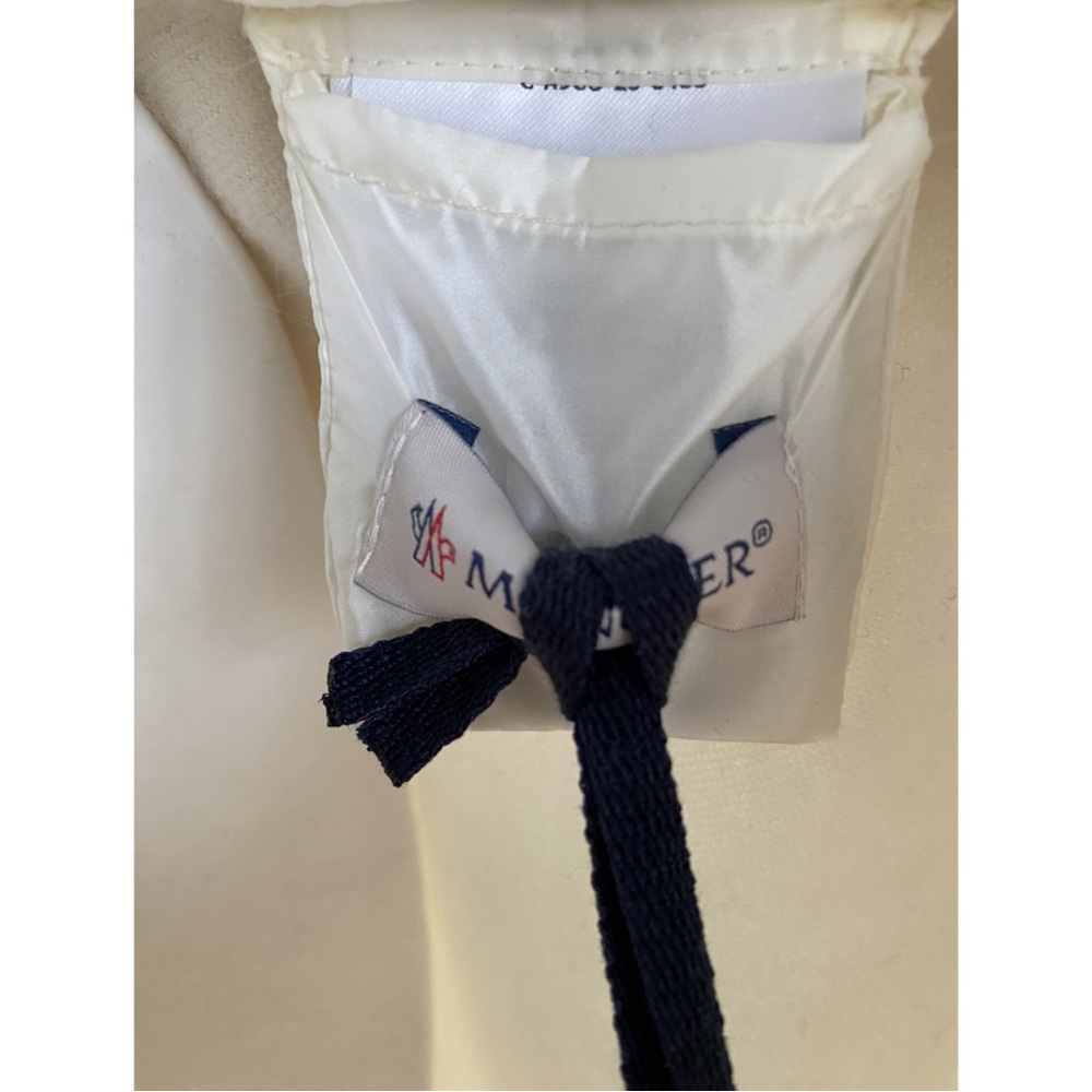 ❌SOLD❌ MONCLER
Wool-blend poncho
One size fits all With tan belt - Picture 10 of 11